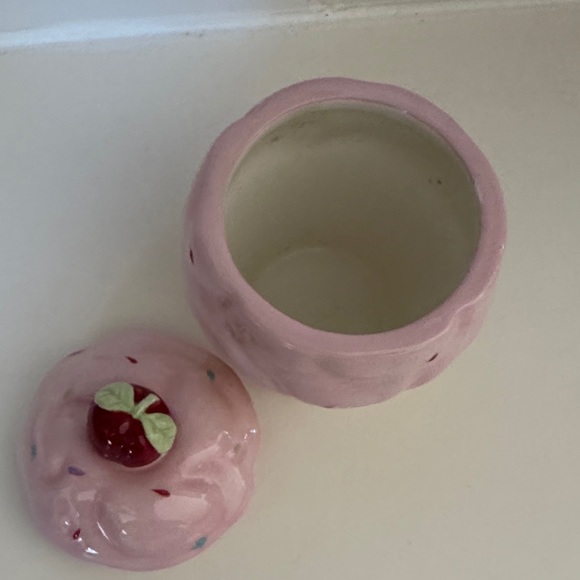 Vintage Pink Cupcake Ceramic Container - Picture 3 of 6